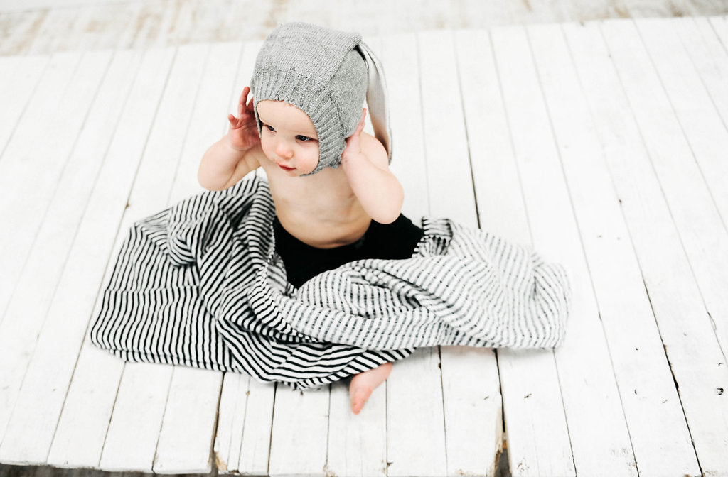 BLACK AND WHITE STRIPE SWADDLE - Tnee's