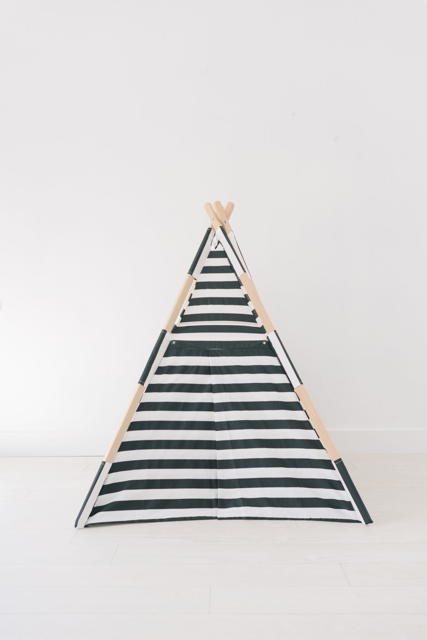 Classic Black and White Striped Tnee&#39;s Tpee - Tnee&#39;s