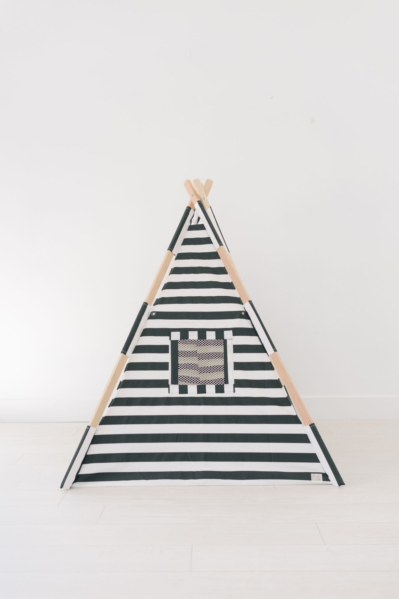 Classic Black and White Striped Tnee&#39;s Tpee - Tnee&#39;s